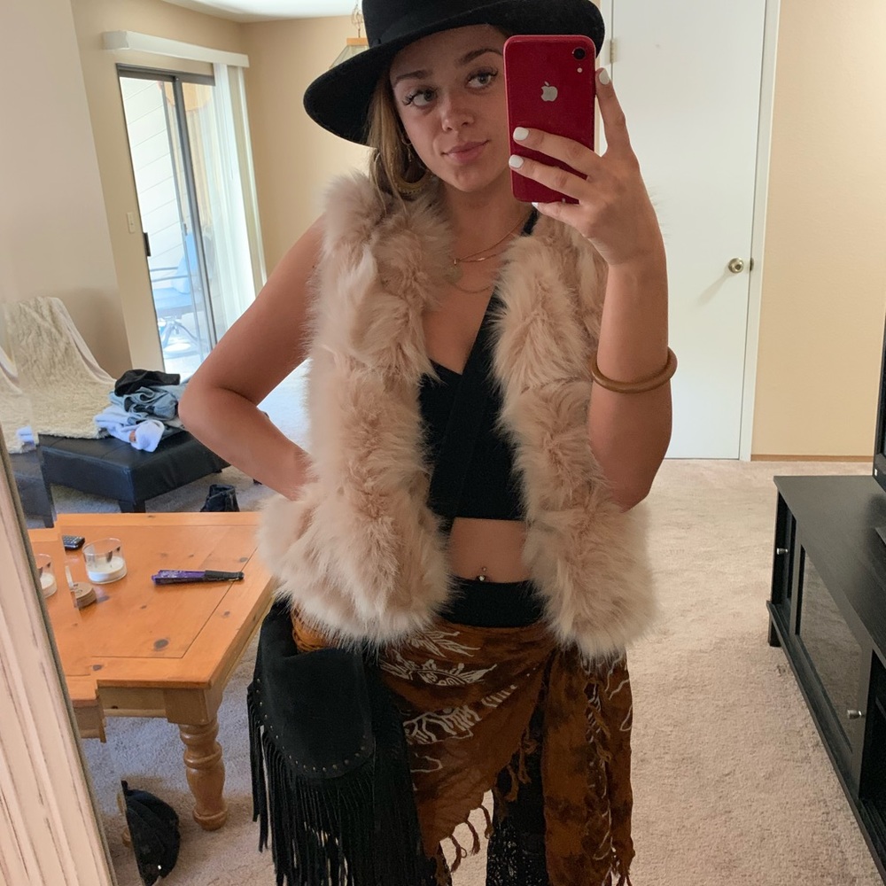 Pink Fur Vest w/pockets!